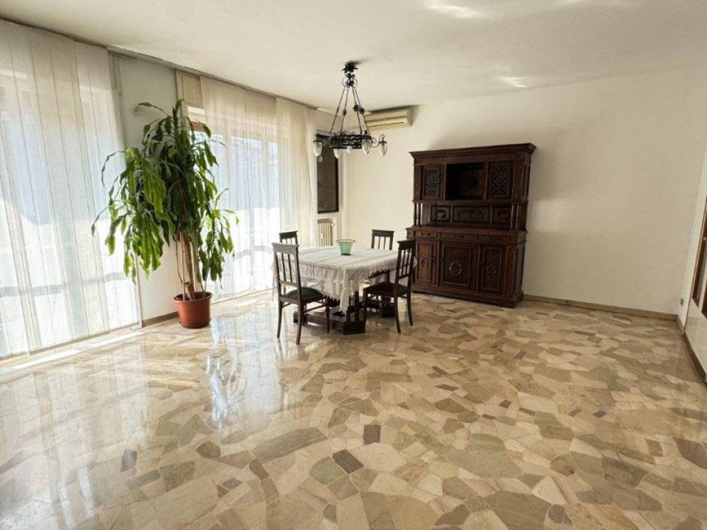 appartamento in vendita a Milano in zona Solari