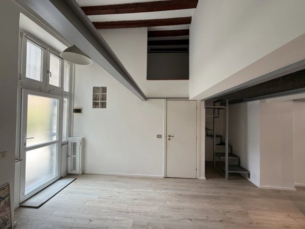 appartamento in vendita a Milano in zona XXII Marzo