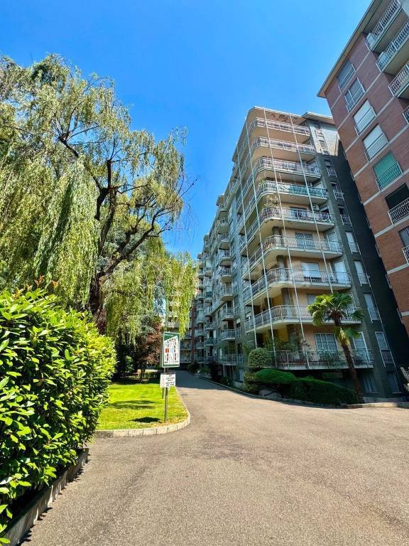appartamento in vendita a Milano in zona Barona