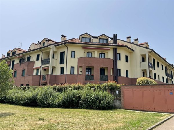 appartamento in vendita a Milano in zona Muggiano