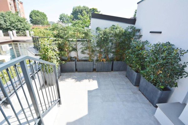 appartamento in vendita a Milano in zona Porta Genova