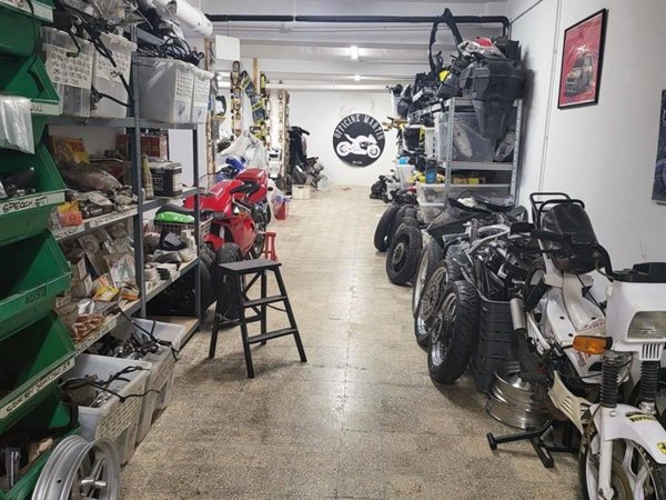 locale commerciale in vendita a Milano in zona Isola