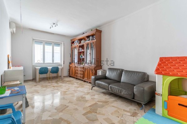 appartamento in vendita a Milano in zona Lorenteggio
