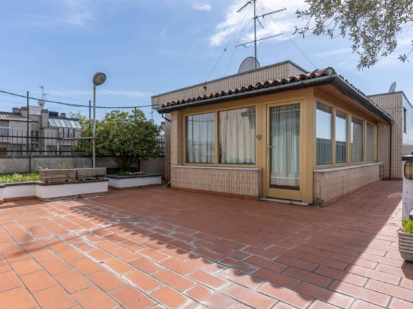 appartamento in vendita a Milano in zona Vigentino