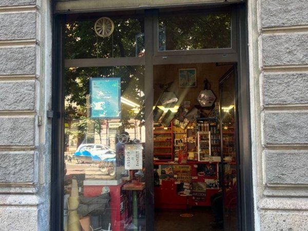 negozio in vendita a Milano in zona Porta Romana