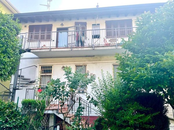 appartamento in vendita a Milano in zona Baggio