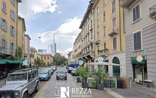negozio in vendita a Milano in zona Porta Nuova