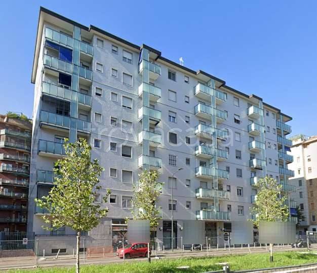 appartamento in vendita a Milano in zona Lorenteggio