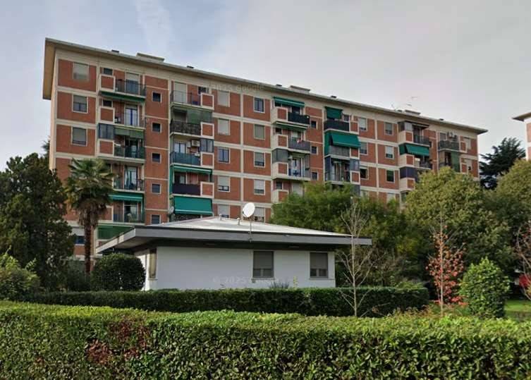 appartamento in vendita a Milano in zona Baggio