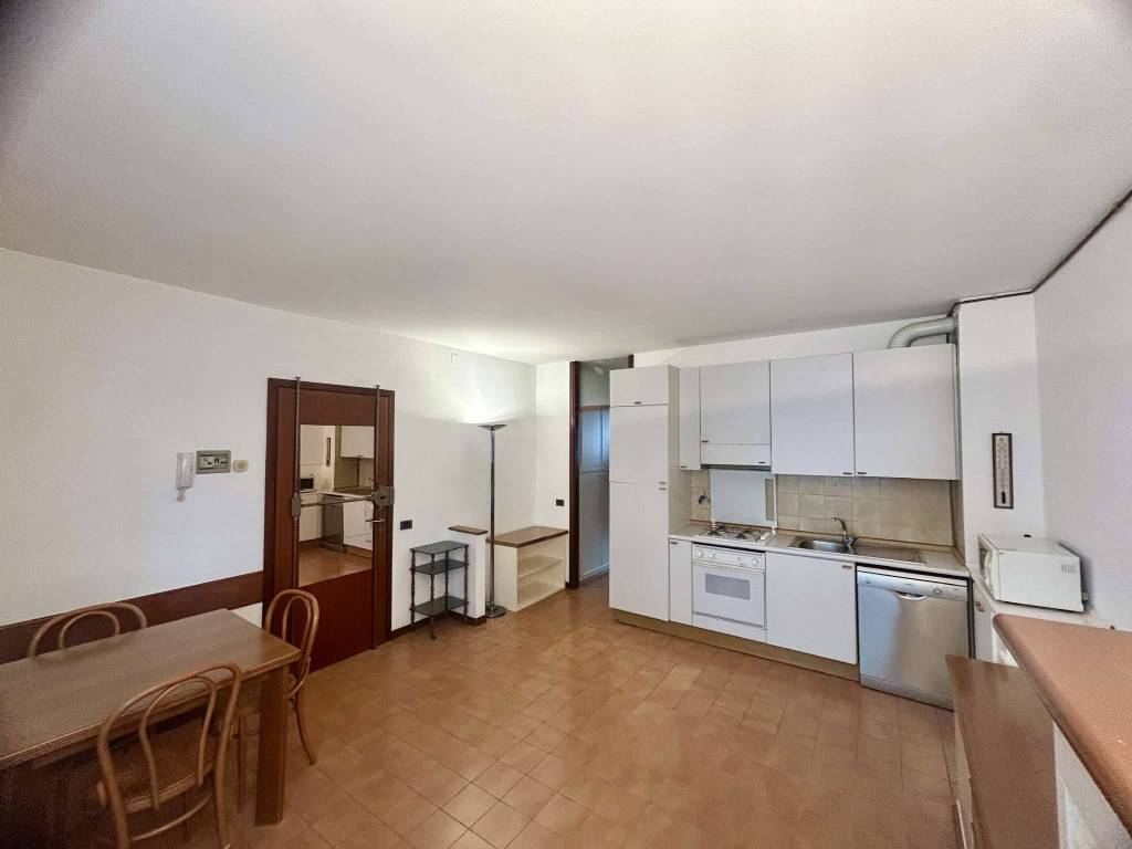 appartamento in vendita a Milano in zona Barona
