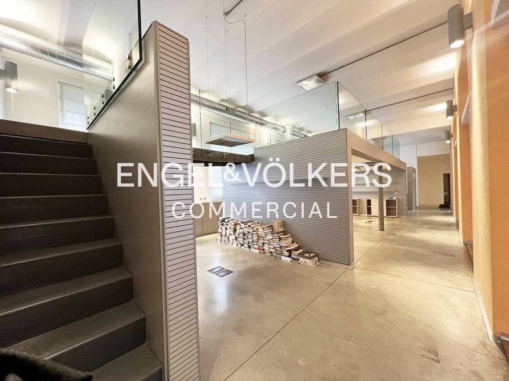 ufficio in vendita a Milano in zona Sant'Ambrogio