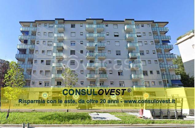 appartamento in vendita a Milano in zona Lorenteggio