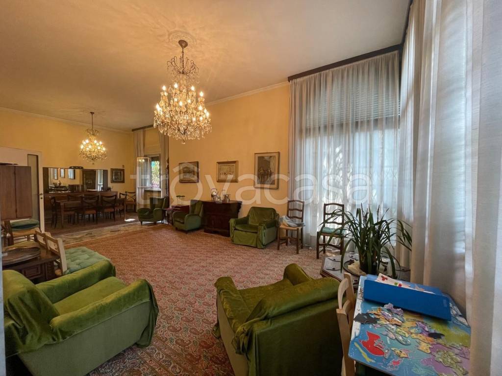 appartamento in vendita a Milano in zona Famagosta