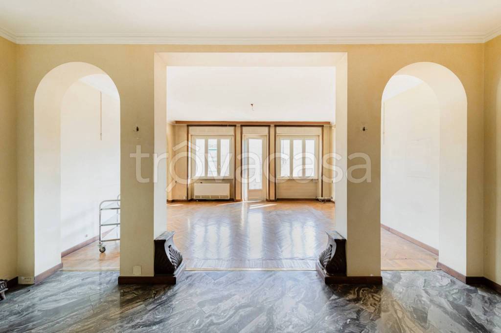 appartamento in vendita a Milano in zona Guastalla