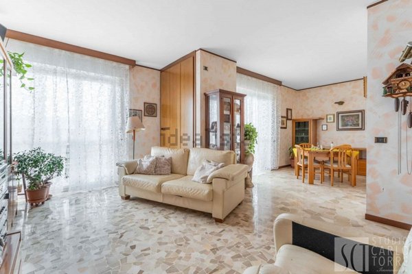 appartamento in vendita a Milano in zona Famagosta