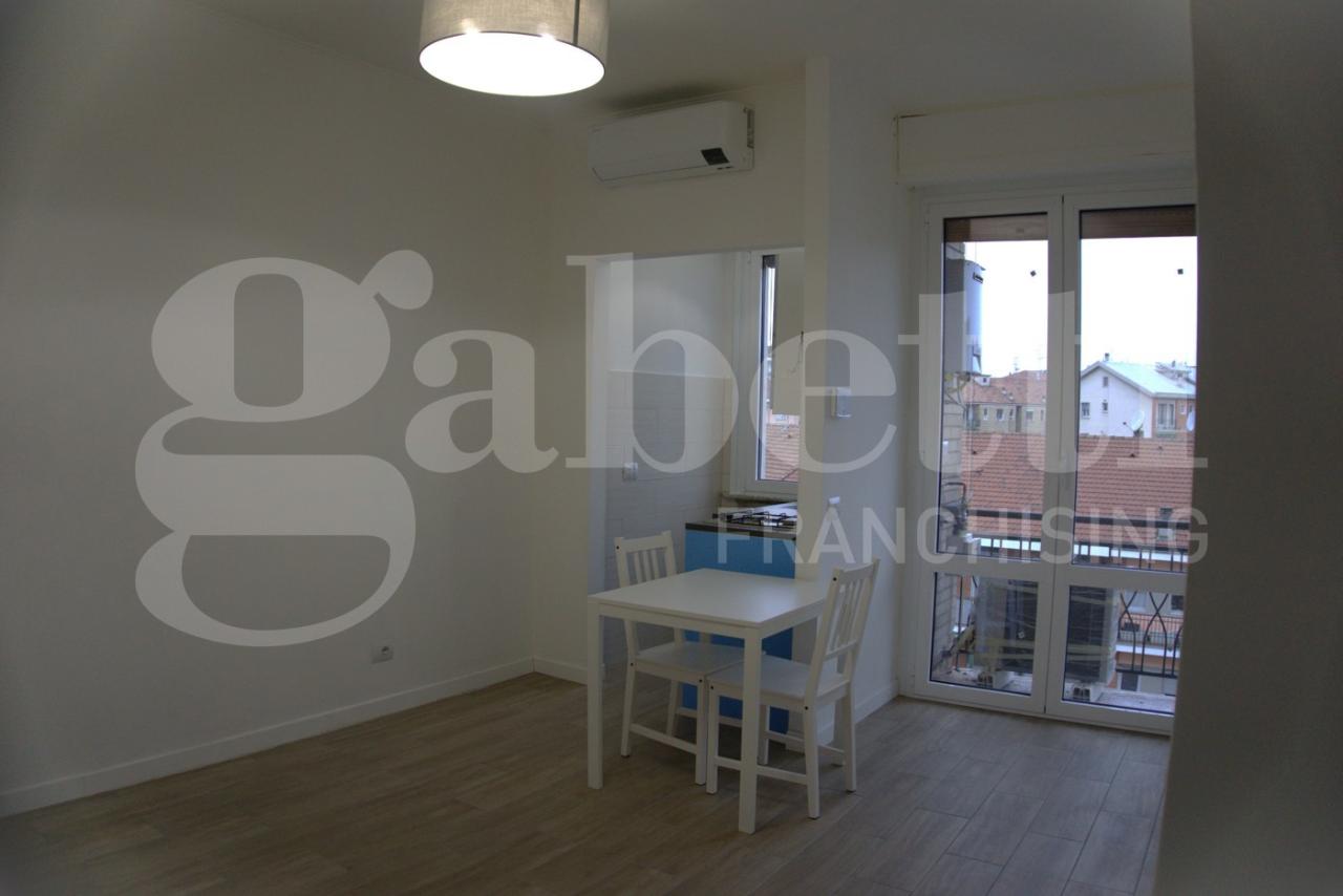 appartamento in vendita a Milano in zona Lorenteggio