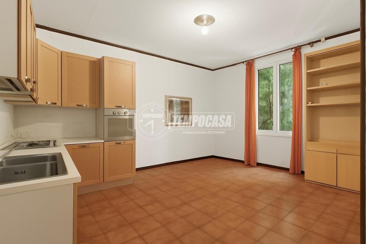 appartamento in vendita a Milano in zona XXII Marzo
