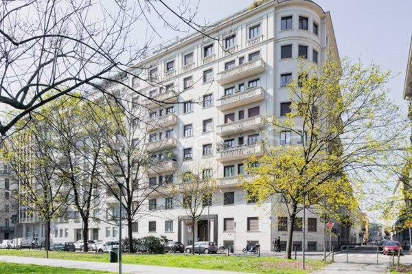 appartamento in vendita a Milano in zona Guastalla