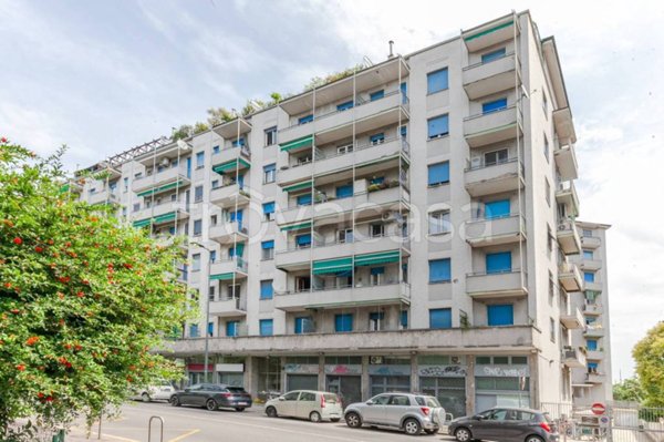 appartamento in vendita a Milano in zona Cascina dei Pomi