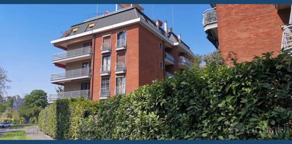 ufficio in vendita a Milano in zona Gallaratese