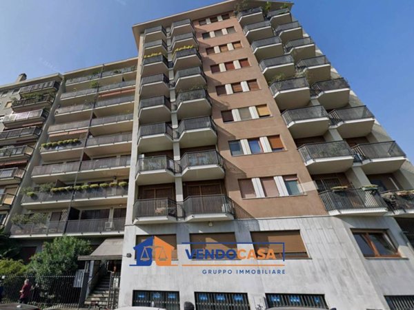 locale commerciale in vendita a Milano in zona Isola