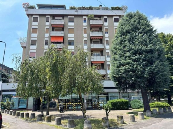 appartamento in vendita a Milano in zona Famagosta