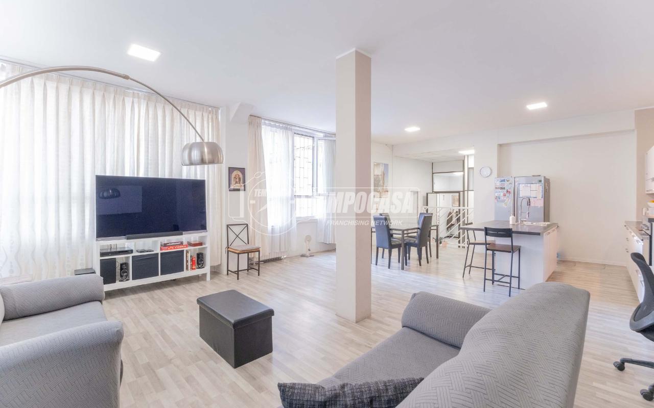 appartamento in vendita a Milano in zona Montalbino