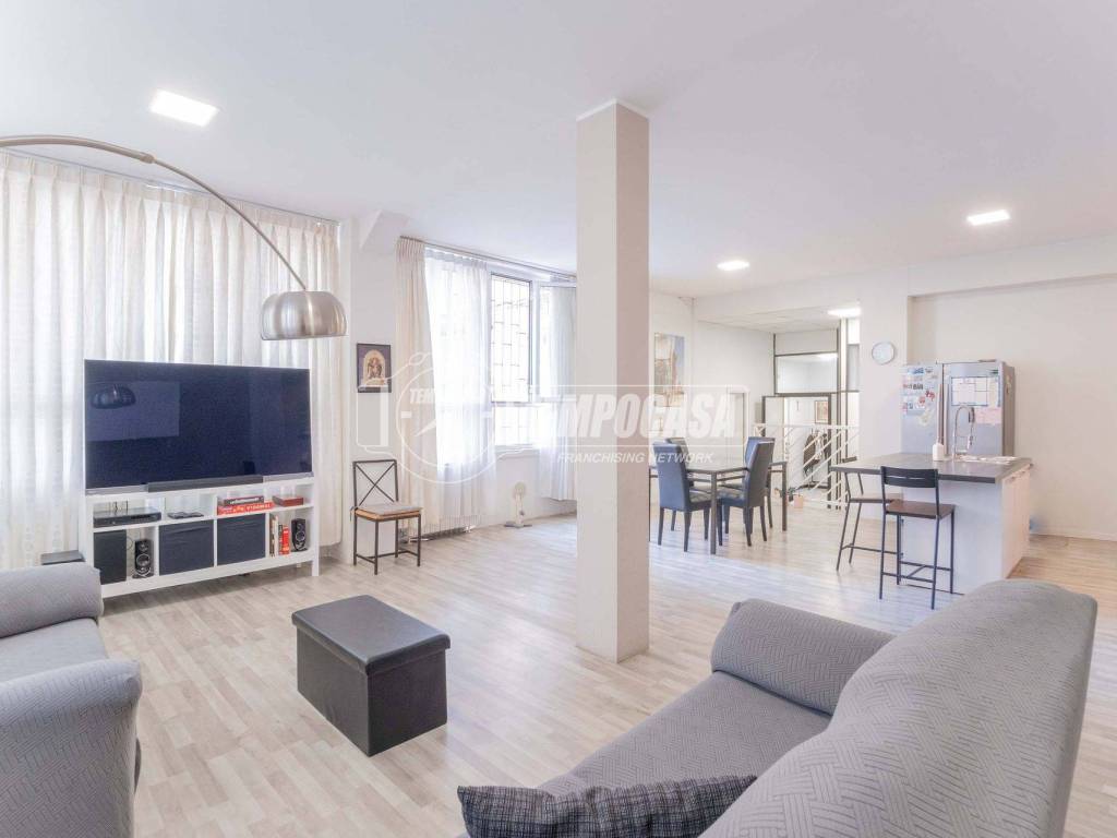 appartamento in vendita a Milano in zona Montalbino