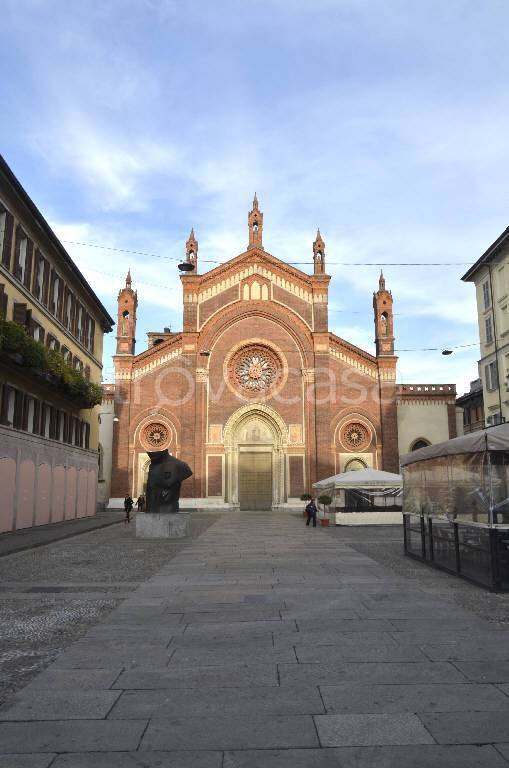 appartamento in vendita a Milano in zona Cadorna
