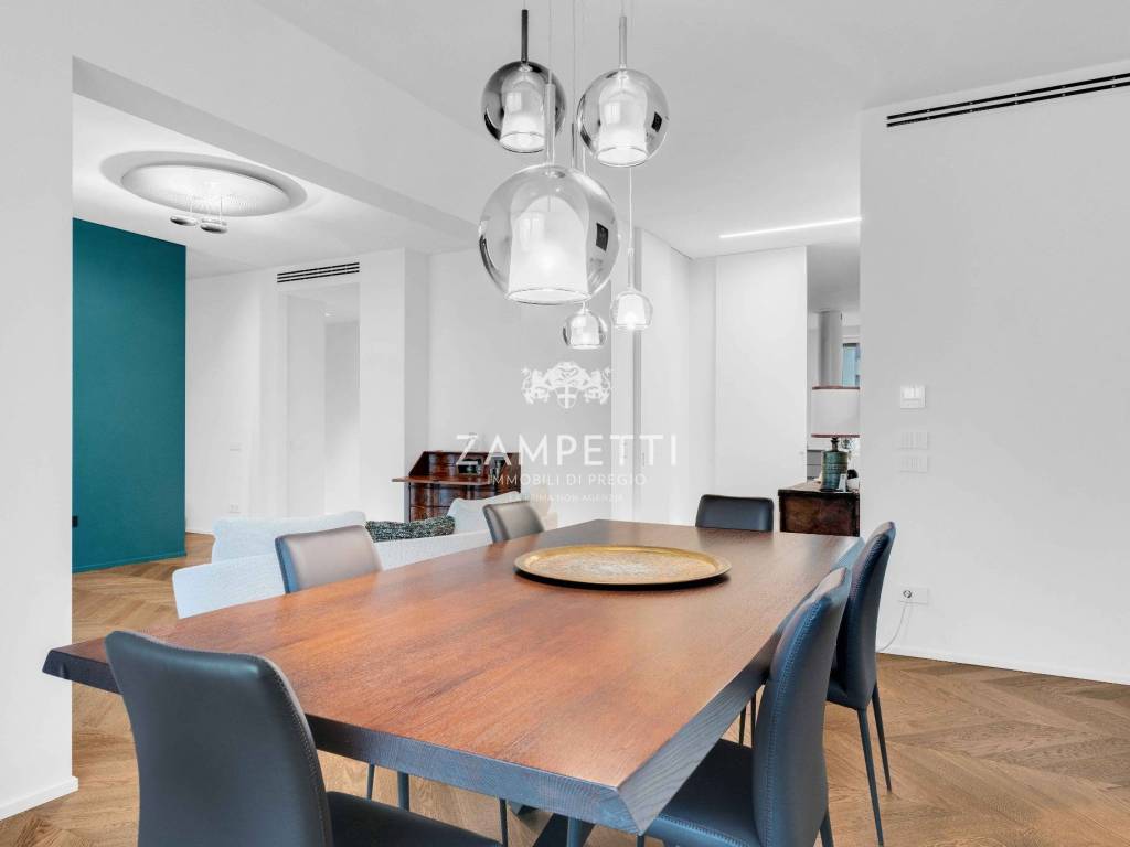 appartamento in vendita a Milano in zona Porta Nuova