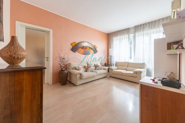 appartamento in vendita a Milano in zona Segnano