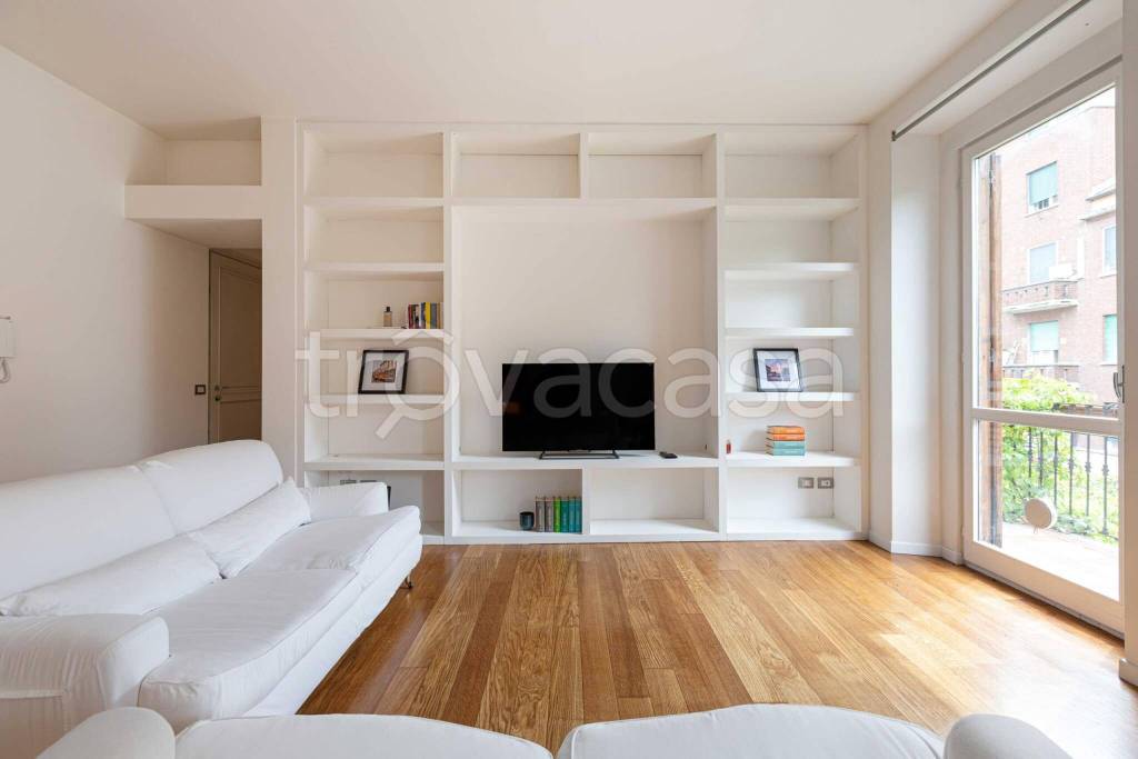 appartamento in vendita a Milano in zona Porta Genova