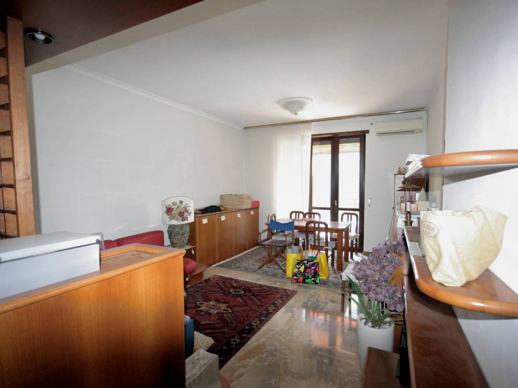 appartamento in vendita a Milano in zona Piazzale Lodi
