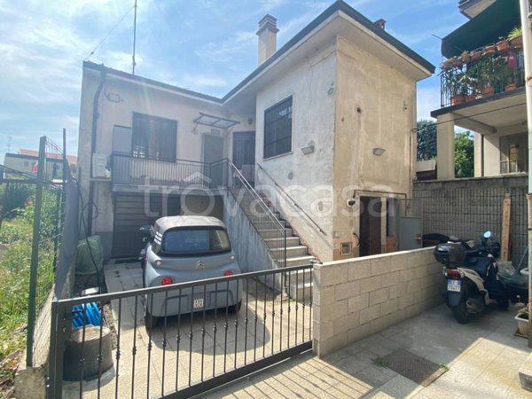 casa indipendente in vendita a Milano in zona Baggio