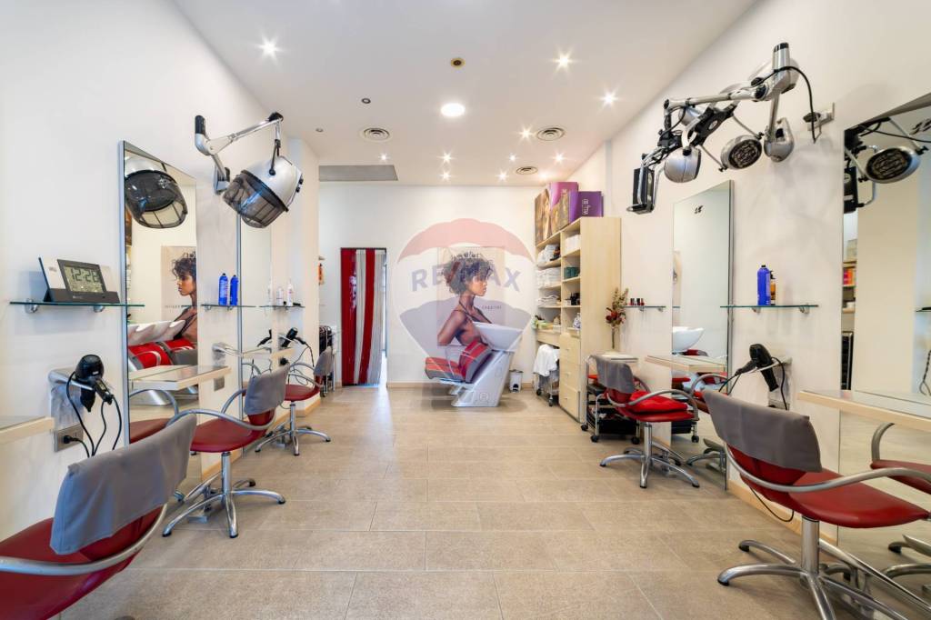 negozio in vendita a Milano in zona Porta Vittoria
