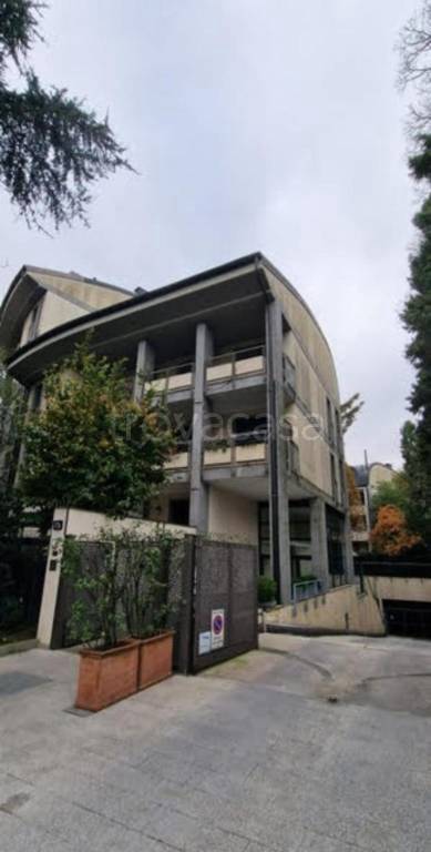 locale commerciale in vendita a Milano in zona San Siro