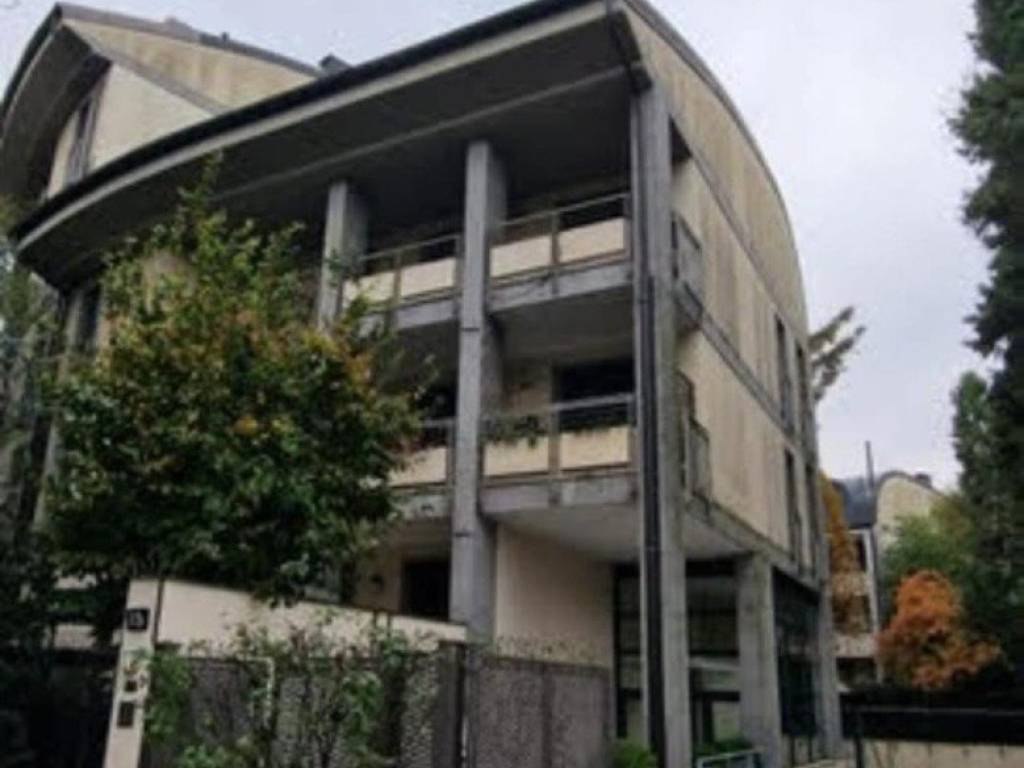 locale commerciale in vendita a Milano in zona San Siro