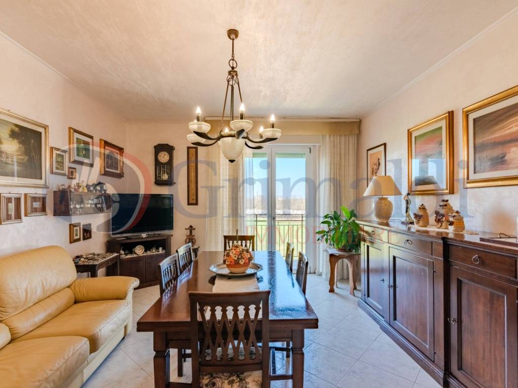 appartamento in vendita a Milano in zona Baggio