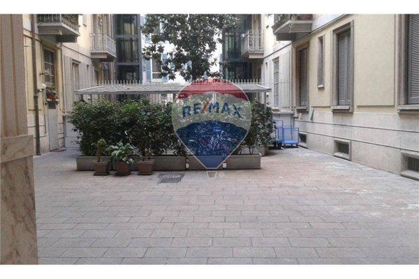 locale commerciale in vendita a Milano