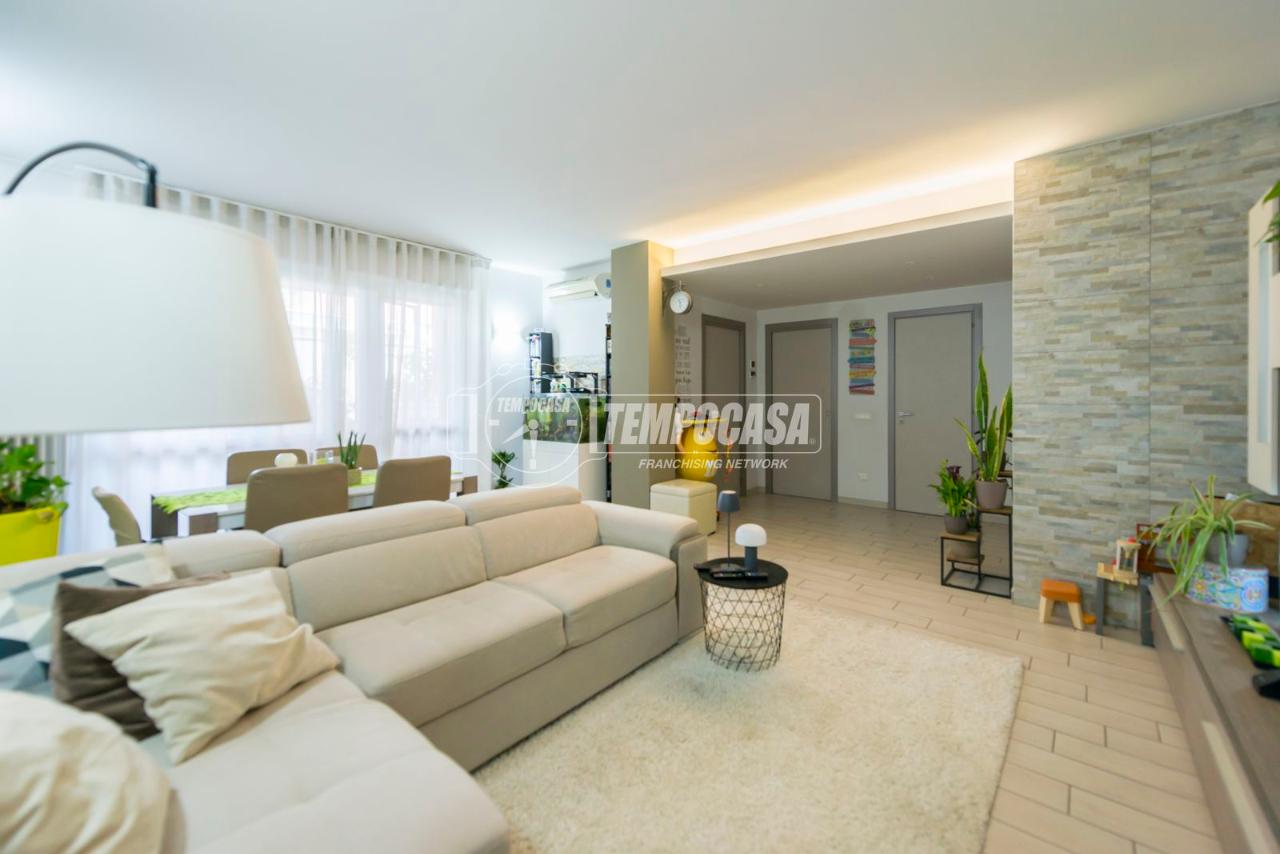 appartamento in vendita a Milano in zona Adriano