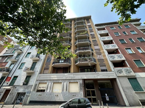 appartamento in vendita a Milano in zona Lorenteggio