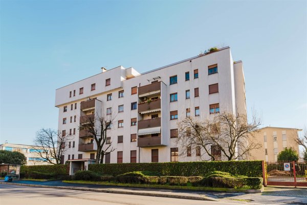 appartamento in vendita a Milano in zona Quarto Oggiaro