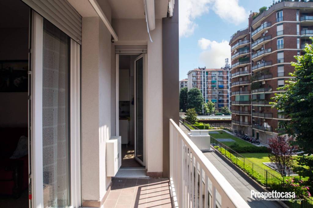 appartamento in vendita a Milano in zona Lorenteggio
