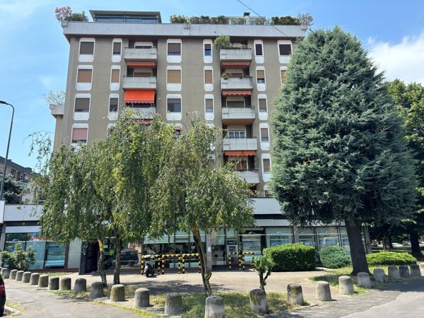 appartamento in vendita a Milano in zona Famagosta