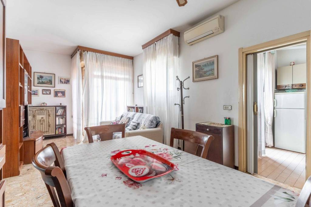 appartamento in vendita a Milano in zona Gratosoglio
