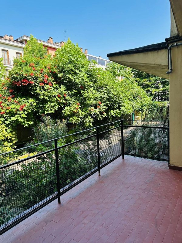 appartamento in vendita a Milano in zona Porta Genova