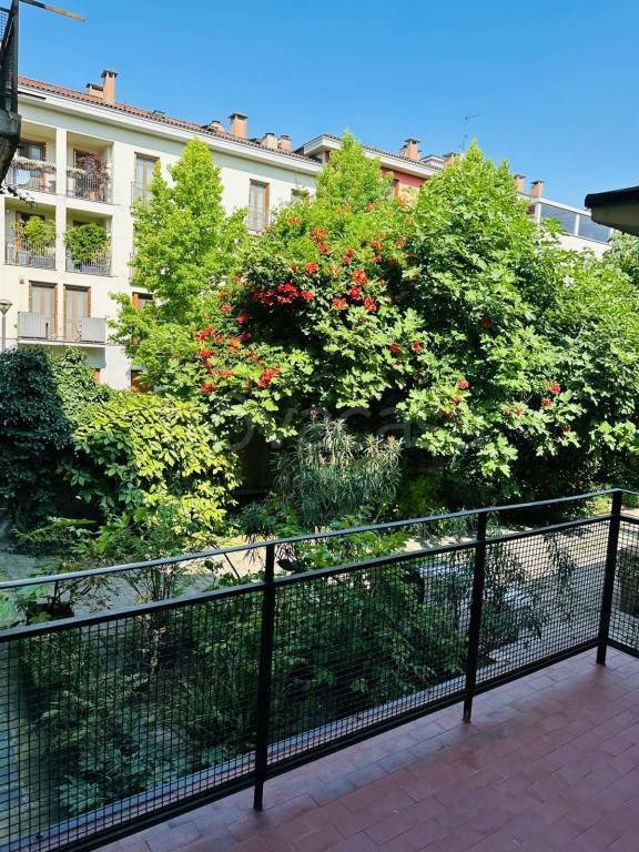 appartamento in vendita a Milano in zona Porta Genova