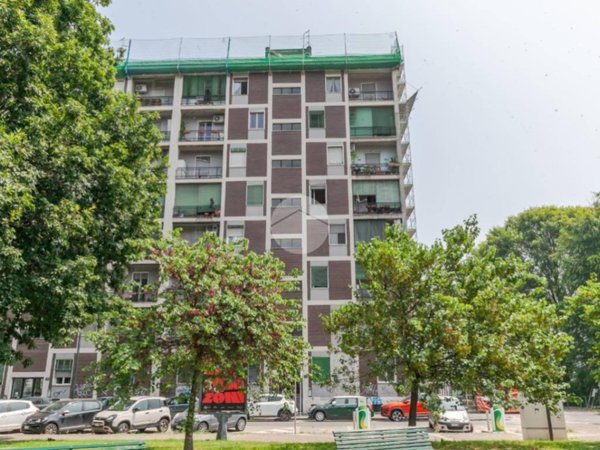 appartamento in vendita a Milano in zona Barona