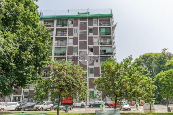 appartamento in vendita a Milano in zona Lorenteggio