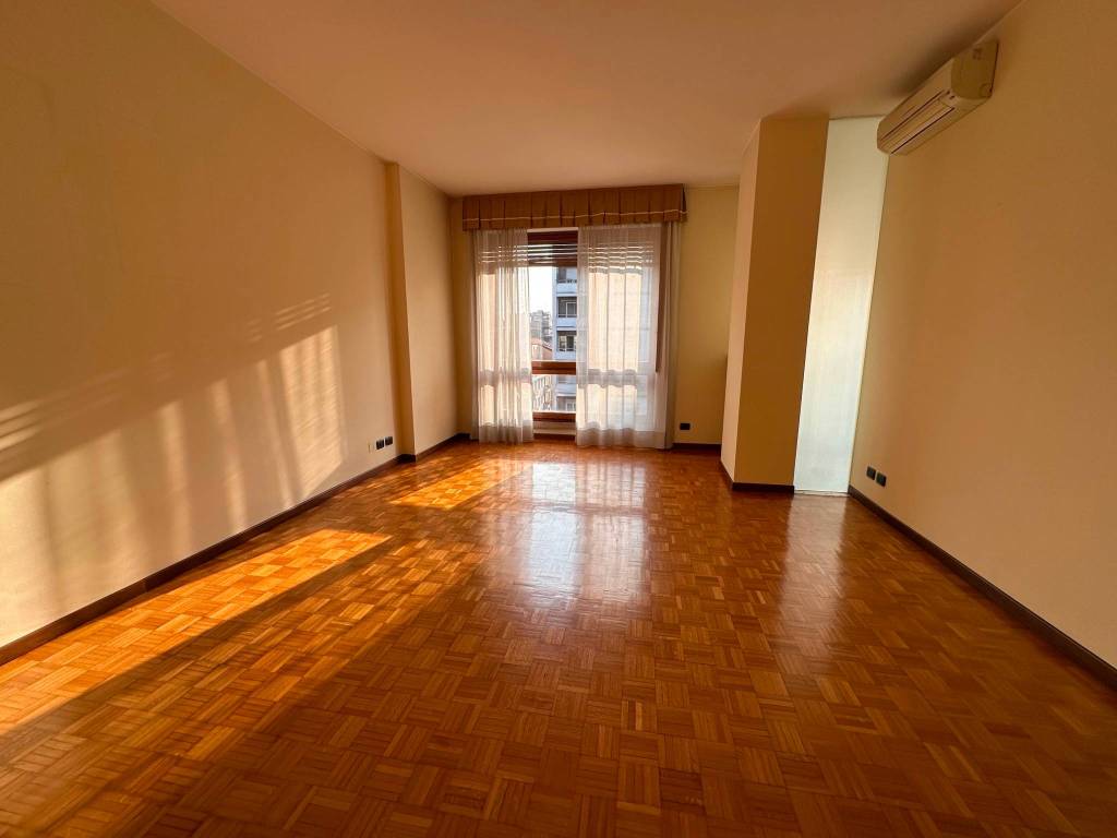 appartamento in vendita a Milano in zona Città Studi